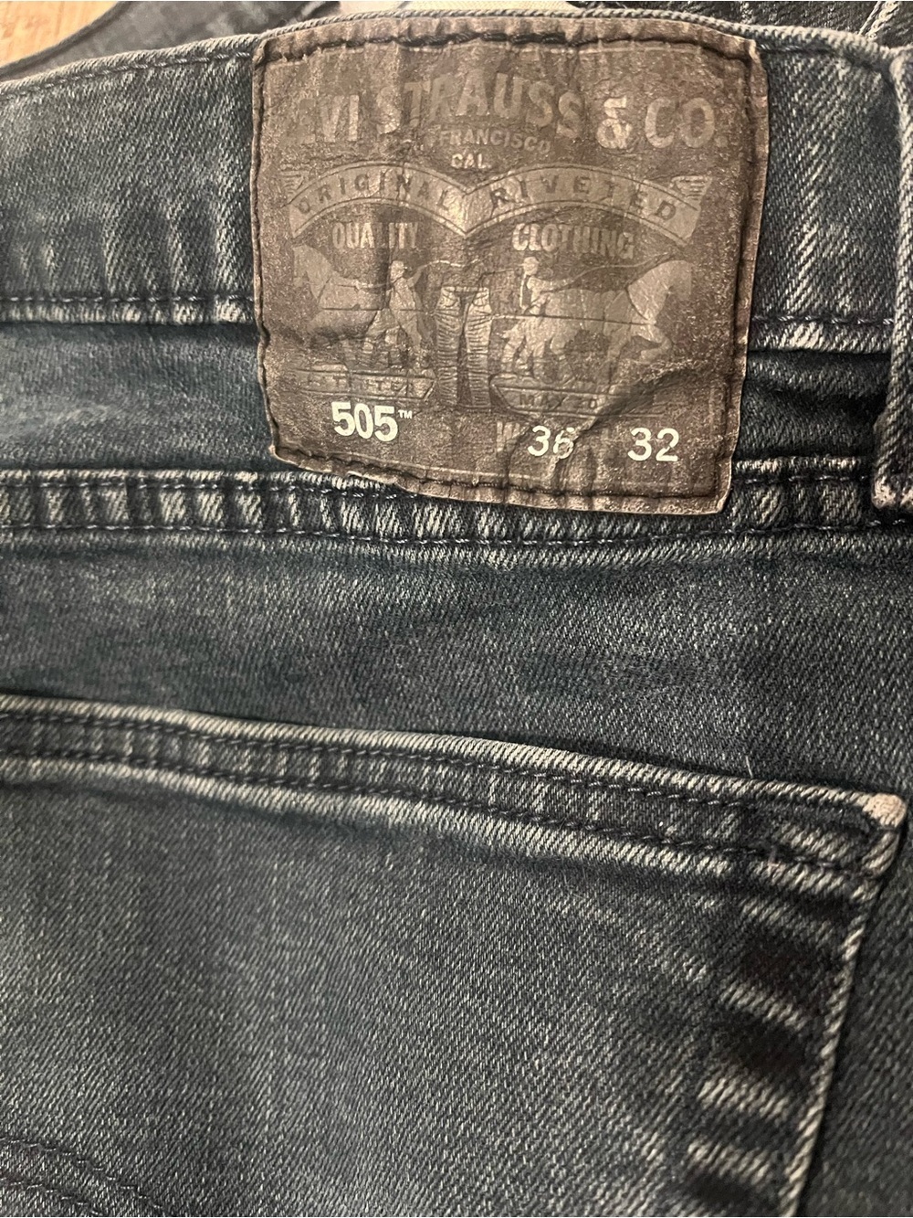 Levi's Men's 505 Straight Black Jeans - Dark Indigo Tone 36x32 - Picture 2 of 4